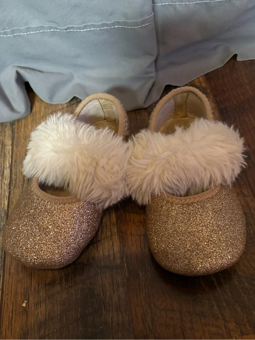 UGG glitter faux fur shoes infants size 4/5